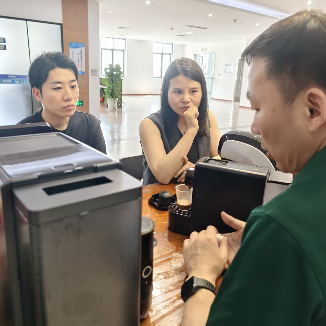Nganong Mibisita ang Kliyente sa Hapon sa SEAVER Para sa Abanteng Automatic Coffee Machine & Portable Coffee Maker?